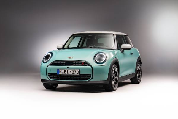 The new MINI Cooper with petrol engine: The new MINI Cooper C and the new MINI Cooper S.